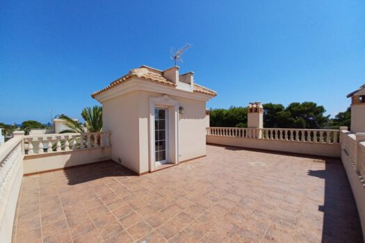 5 bedroom Villa for sale in Cabo Roig