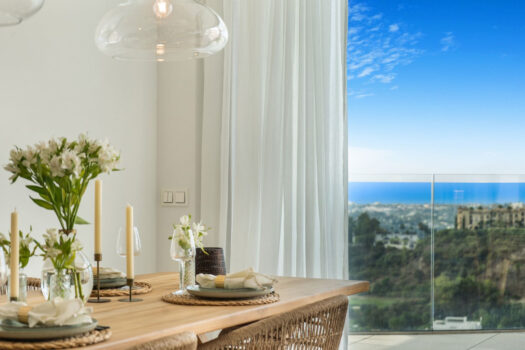 2 Bed Penthouse Apartment for sale in Benahavis, Costa del Sol