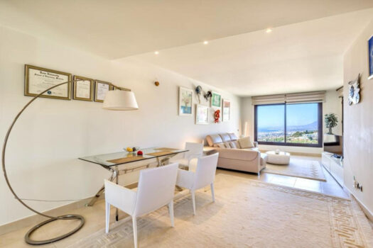 2 Bed Middle Floor Apartment for sale in Altos de los Monteros, Costa del Sol