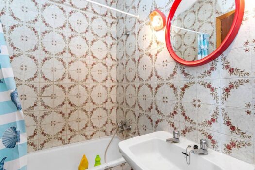 Fantastic front line apartment to renovate to your liking and at an incredible price!!