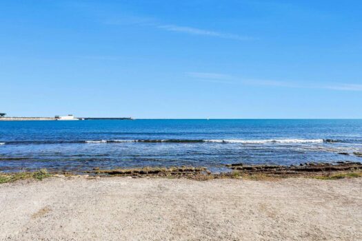 Fantastic front line apartment to renovate to your liking and at an incredible price!!