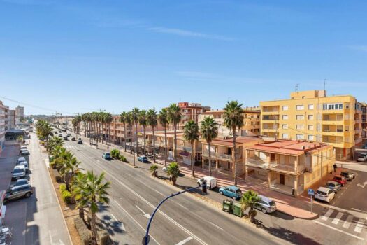 Fantastic front line apartment to renovate to your liking and at an incredible price!!