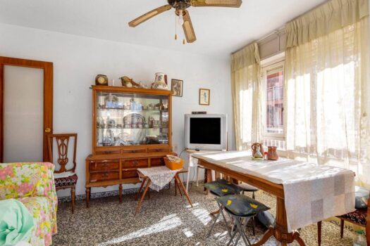 Fantastic front line apartment to renovate to your liking and at an incredible price!!