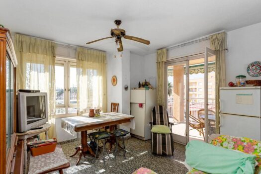 Fantastic front line apartment to renovate to your liking and at an incredible price!!