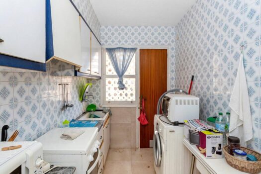 Fantastic front line apartment to renovate to your liking and at an incredible price!!