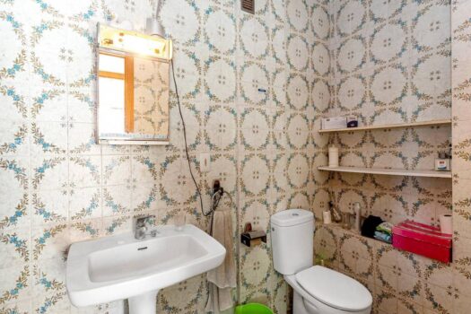 Fantastic front line apartment to renovate to your liking and at an incredible price!!