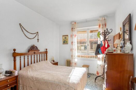 Fantastic front line apartment to renovate to your liking and at an incredible price!!