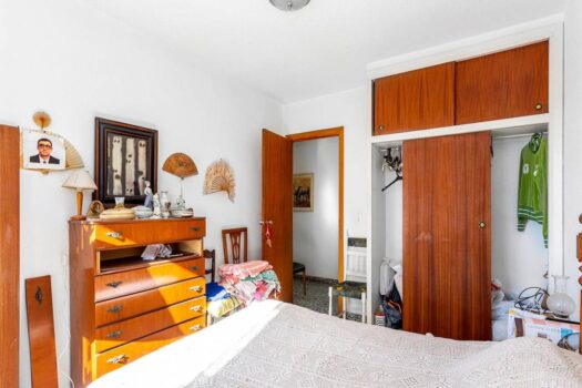 Fantastic front line apartment to renovate to your liking and at an incredible price!!