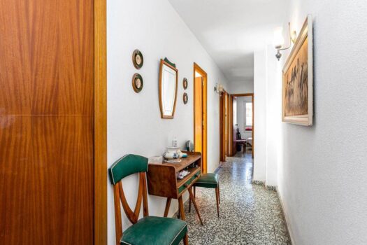 Fantastic front line apartment to renovate to your liking and at an incredible price!!