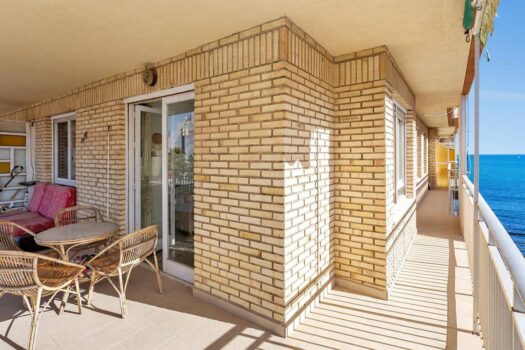 Fantastic front line apartment to renovate to your liking and at an incredible price!!