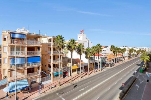 Fantastic front line apartment to renovate to your liking and at an incredible price!!