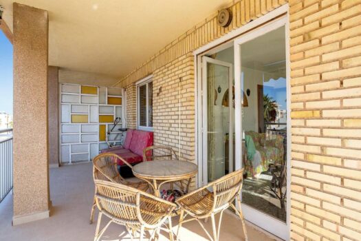 Fantastic front line apartment to renovate to your liking and at an incredible price!!