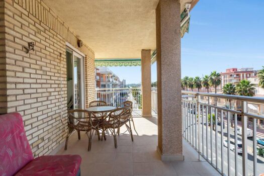 Fantastic front line apartment to renovate to your liking and at an incredible price!!