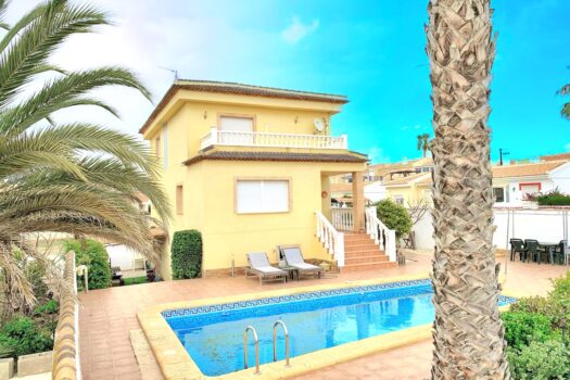 3 bedroom Villa for sale in Quesada