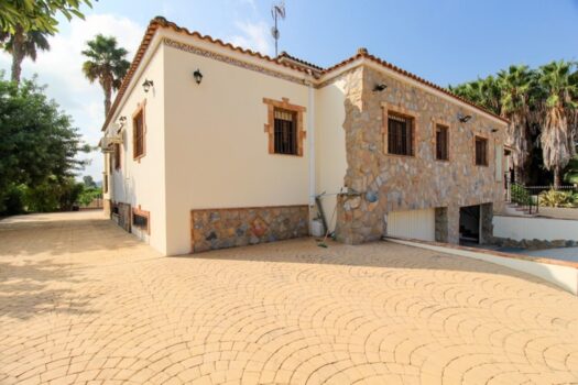 4 bedroom Villa for sale in Bigastro