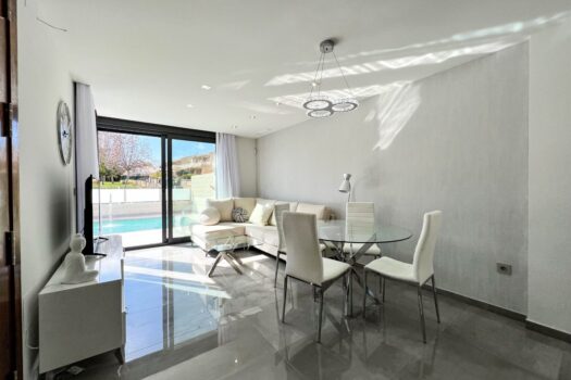 5 bedroom Villa for sale in Punta Prima