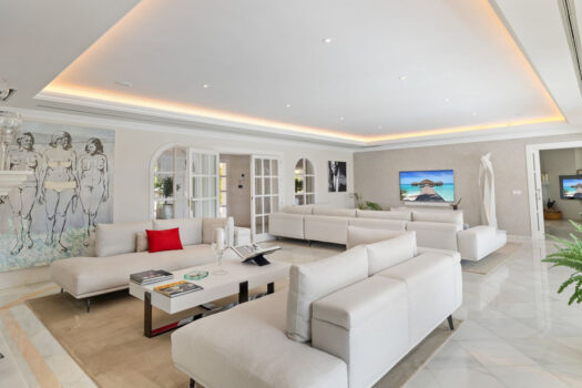 6 Bed Detached Villa for sale in Nueva Andalucia, Costa del Sol