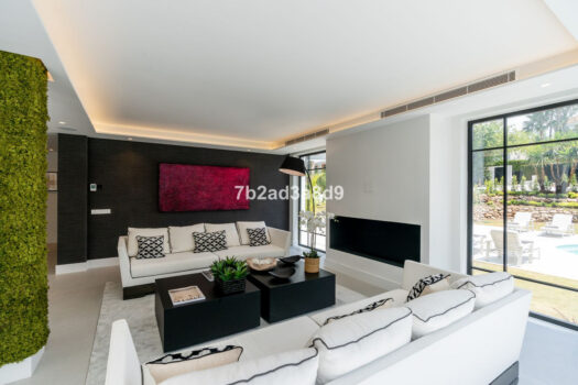 Samostatná 5 lůžková vila na prodej v Nueva Andalucia, Costa del Sol