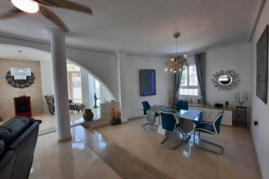 5 bedroom Villa for sale in Villamartin