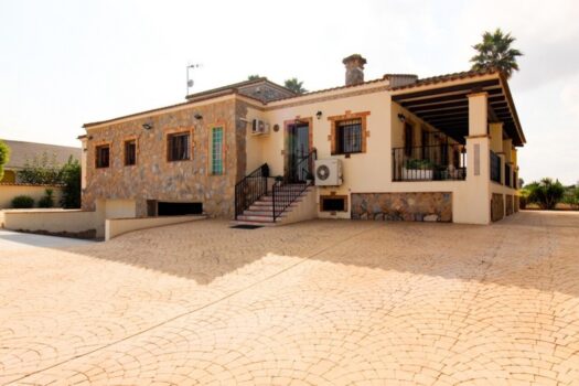4 bedroom Villa for sale in Bigastro