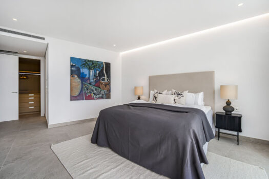 2 Bed Penthouse Apartment for sale in Benahavis, Costa del Sol