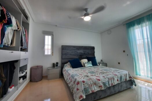 5 bedroom Villa for sale in Villamartin