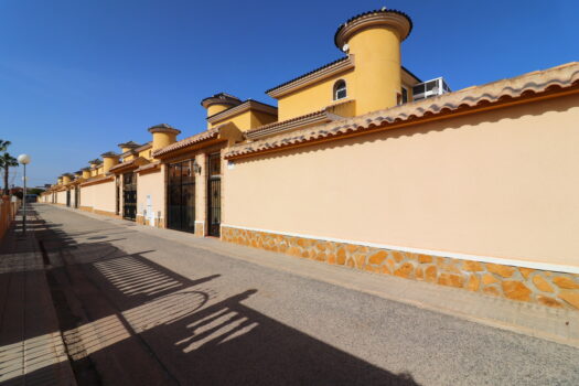 3 bedroom Villa for sale in Algorfa