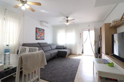 3 bedroom Townhouse for sale in Daya Nueva