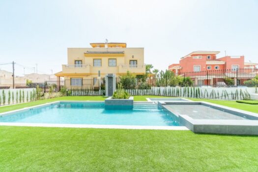 2 bedroom Villa for sale in Torrevieja