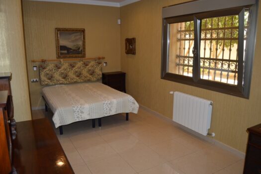 8 bedroom Villa for sale in Algorfa