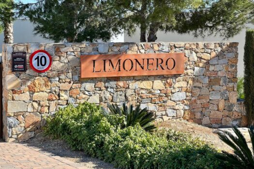 4 bedroom Villa for sale in Las Colinas Golf Resort