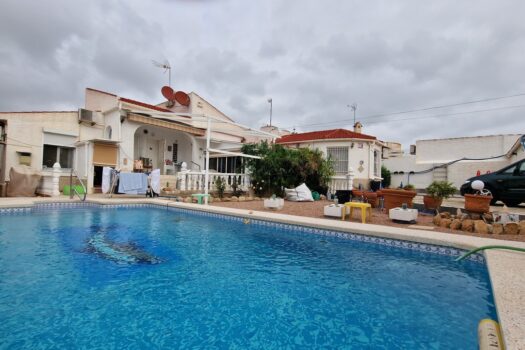 3 bedroom Villa for sale in Torrevieja