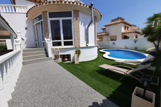 5 bedroom Villa for sale in Villamartin