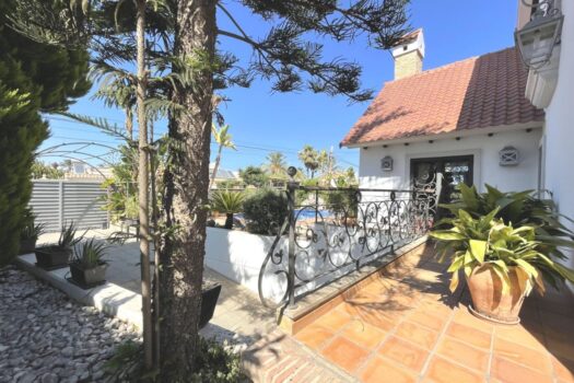 5 bedroom Villa for sale in Torrevieja