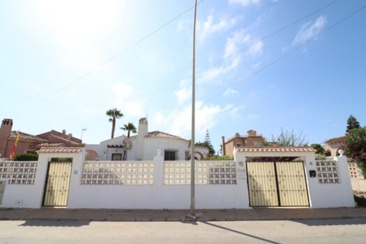 4 bedroom Villa for sale in Torrevieja