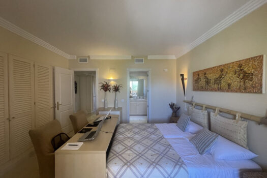 2 Bed Ground Floor Apartment for sale in Nueva Andalucia, Costa del Sol