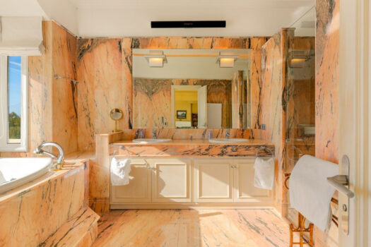 5 Bed Detached Villa for sale in Benahavis, Costa del Sol