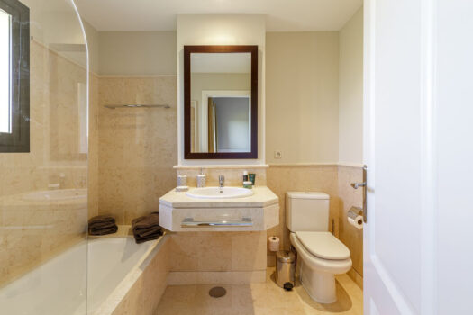 3 Bed Middle Floor Apartment for sale in Benahavis, Costa del Sol