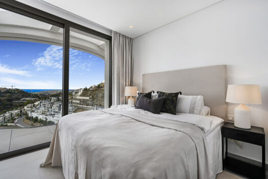 2 Bed Penthouse Apartment for sale in Benahavis, Costa del Sol