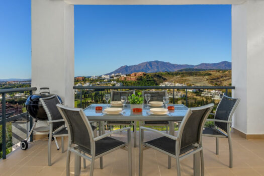 Dvoulůžkový byt na středním patře na prodej v Los Flamingos, Costa del Sol