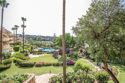 2 Bed Middle Floor Apartment for sale in Elviria, Costa del Sol