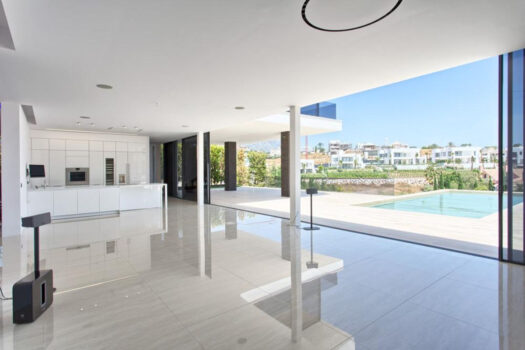 5 Bed Detached Villa for sale in Nueva Andalucia, Costa del Sol