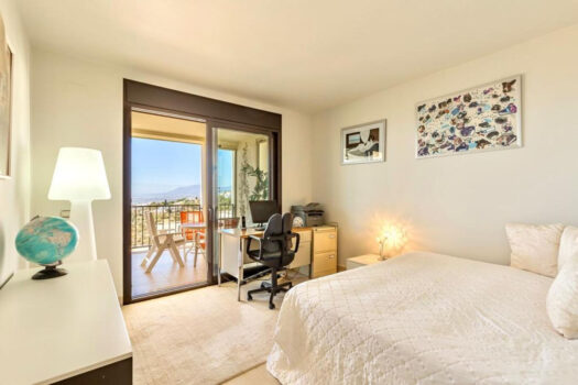 2 Bed Middle Floor Apartment for sale in Altos de los Monteros, Costa del Sol