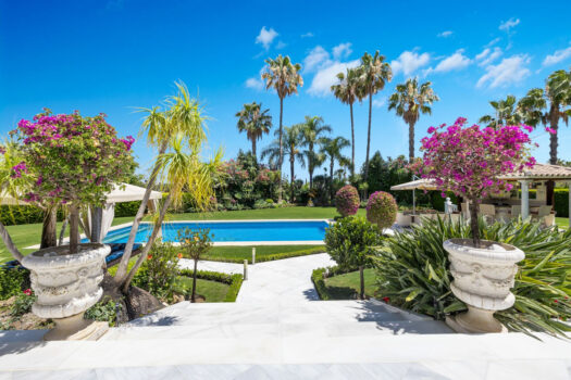 6 Bed Detached Villa for sale in Nueva Andalucia, Costa del Sol
