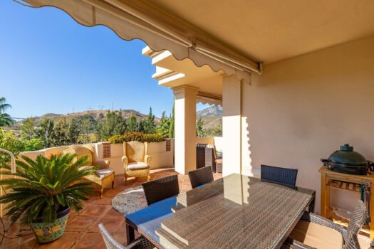 3 Bed Middle Floor Apartment for sale in Benahavis, Costa del Sol