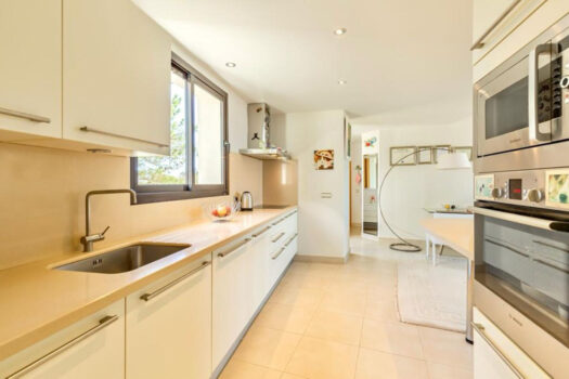 2 Bed Middle Floor Apartment for sale in Altos de los Monteros, Costa del Sol