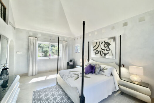 5 Bed Detached Villa for sale in Istan, Costa del Sol