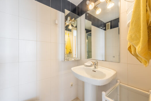 2 Bed Middle Floor Apartment for sale in Benalmadena, Costa del Sol