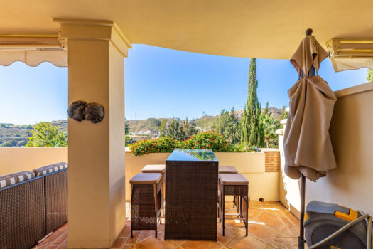 3 Bed Middle Floor Apartment for sale in Benahavis, Costa del Sol