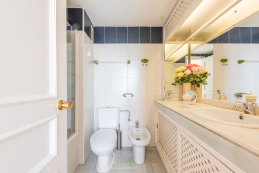 2 Bed Middle Floor Apartment for sale in Benalmadena, Costa del Sol